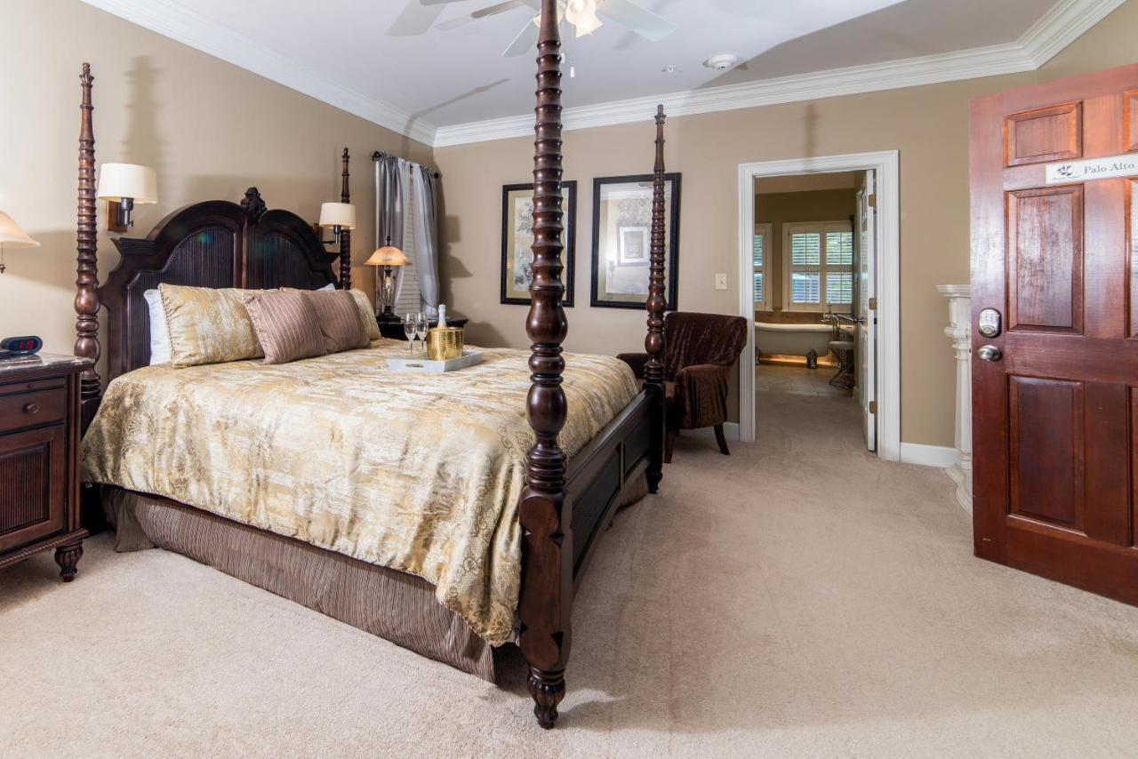 Pleasanton Courtyard Bed And Breakfast Fayetteville Dış mekan fotoğraf